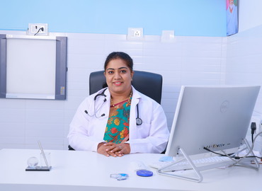 Medical oncologist consulting a patient at Sagar Cancer Care Hospital.